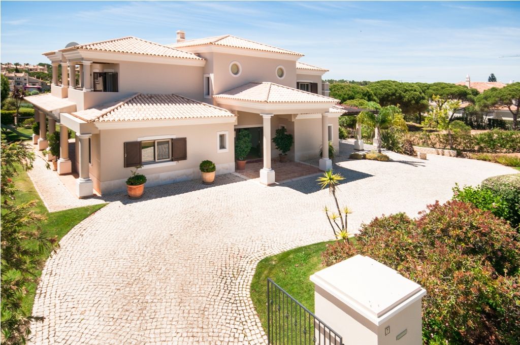 Classic Architecture With Views To The San Lorenzo Golf Course Quinta