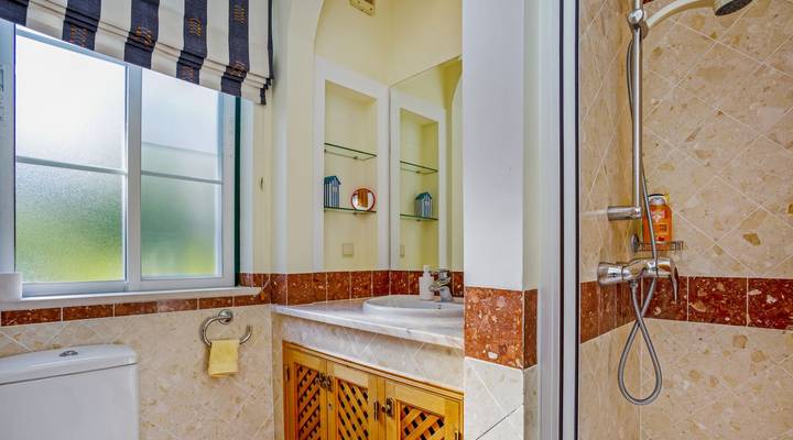 ATTRACTIVE VILLA WITH CAPTIVATING GOLF VIEW Thumbnail