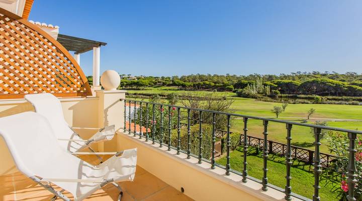 Townhouse with superb golf views Thumbnail