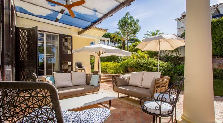 ATTRACTIVE VILLA WITH CAPTIVATING GOLF VIEW Thumbnail