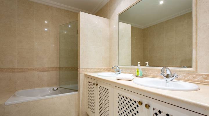 Townhouse with superb golf views Thumbnail