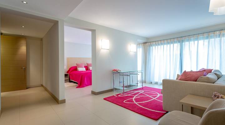 Modern and Glamorous Retreat Thumbnail
