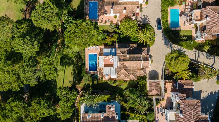 ATTRACTIVE VILLA WITH CAPTIVATING GOLF VIEW Thumbnail