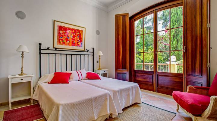 ELEGANT CLASSIC VILLA Thumbnail