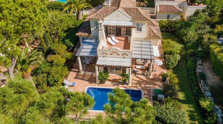 ATTRACTIVE VILLA WITH CAPTIVATING GOLF VIEW Thumbnail