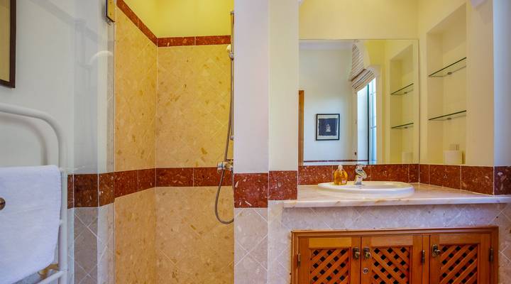 ATTRACTIVE VILLA WITH CAPTIVATING GOLF VIEW Thumbnail