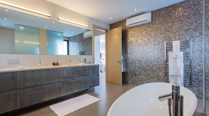 Modern and Glamorous Retreat Thumbnail