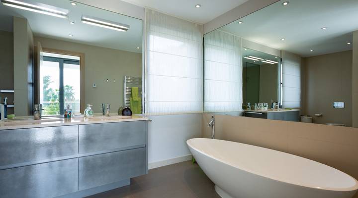 Modern and Glamorous Retreat Thumbnail