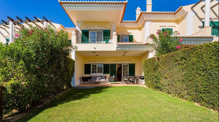 Townhouse with superb golf views Thumbnail
