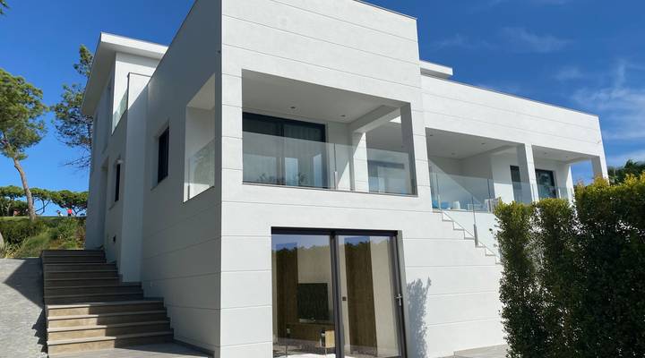 Contemporary Golf Villa Thumbnail