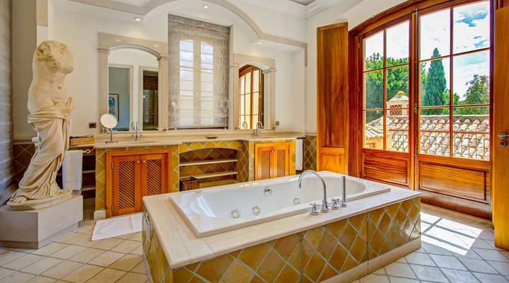 ELEGANT CLASSIC VILLA Thumbnail