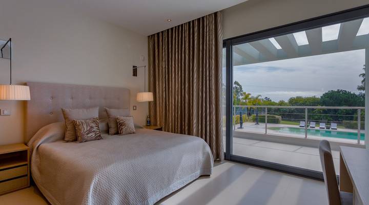 Modern and Glamorous Retreat Thumbnail