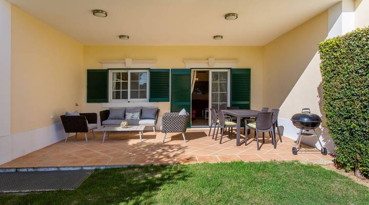 Townhouse with superb golf views Thumbnail