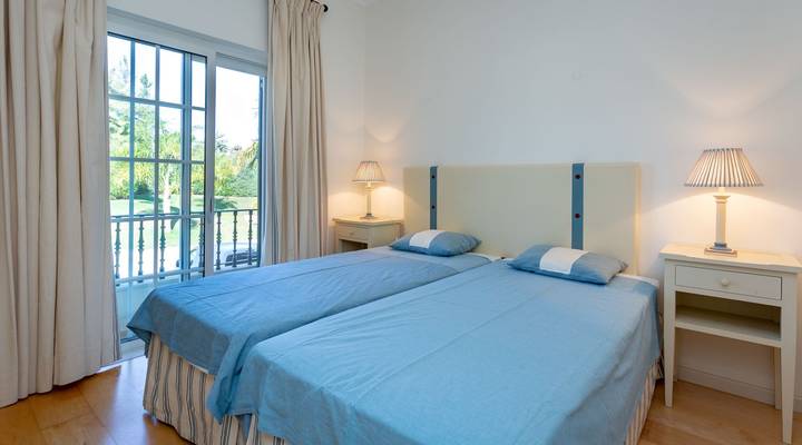 Townhouse with superb golf views Thumbnail