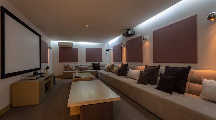 Modern and Glamorous Retreat Thumbnail