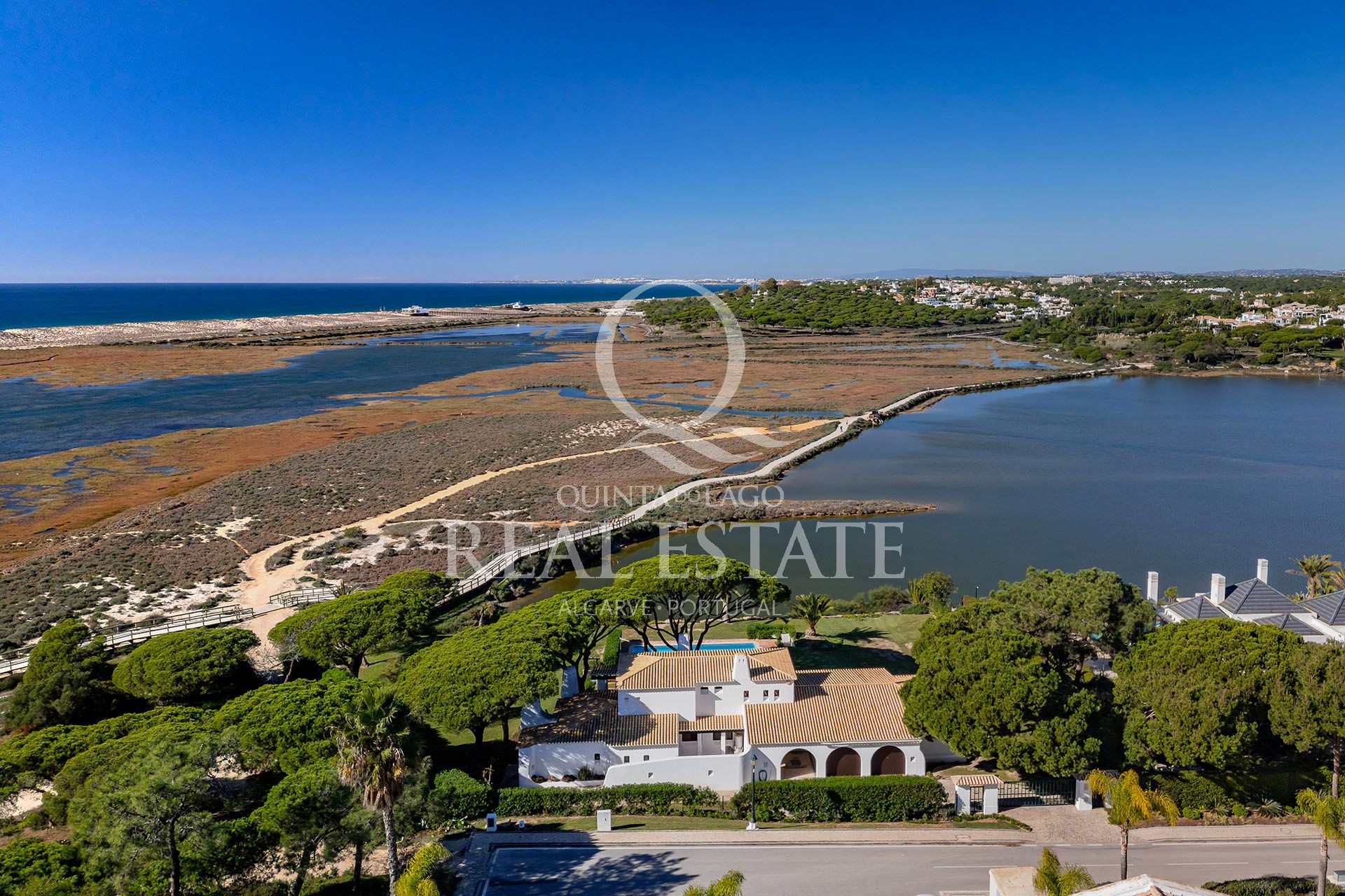 Idyllic Lake Front Home Quinta do Lago