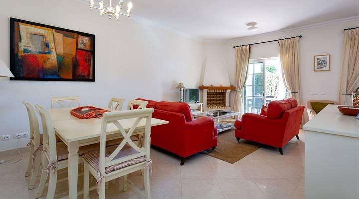 Townhouse with superb golf views Thumbnail