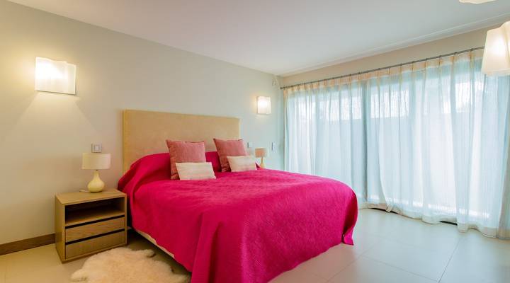 Modern and Glamorous Retreat Thumbnail
