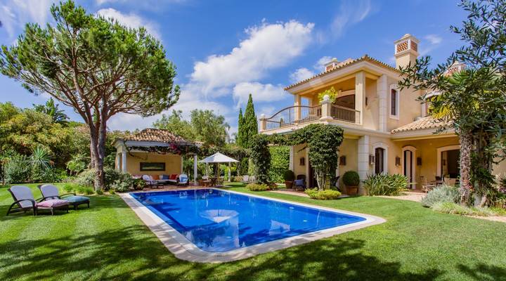 ELEGANT CLASSIC VILLA Thumbnail