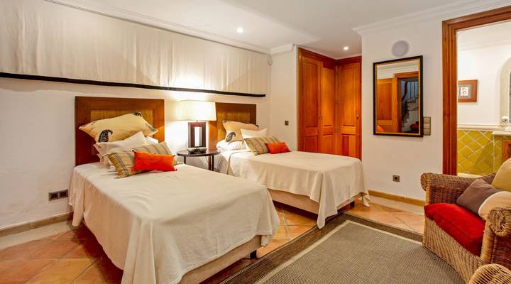 ELEGANT CLASSIC VILLA Thumbnail