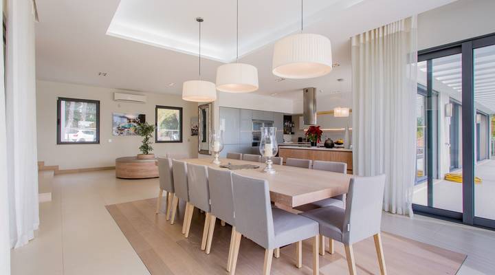Modern and Glamorous Retreat Thumbnail