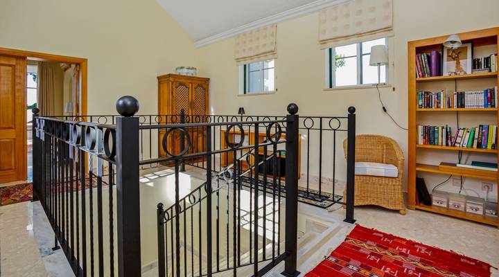 ATTRACTIVE VILLA WITH CAPTIVATING GOLF VIEW Thumbnail