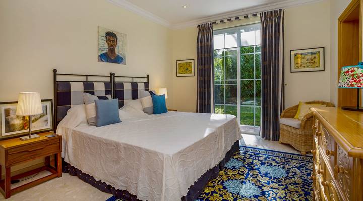 ATTRACTIVE VILLA WITH CAPTIVATING GOLF VIEW Thumbnail