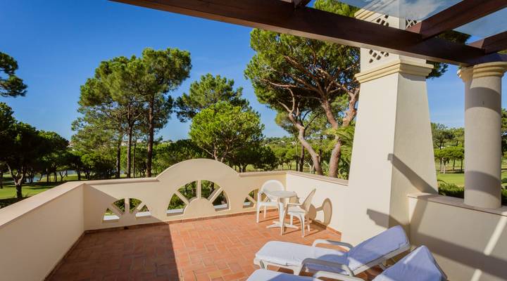 ATTRACTIVE VILLA WITH CAPTIVATING GOLF VIEW Thumbnail