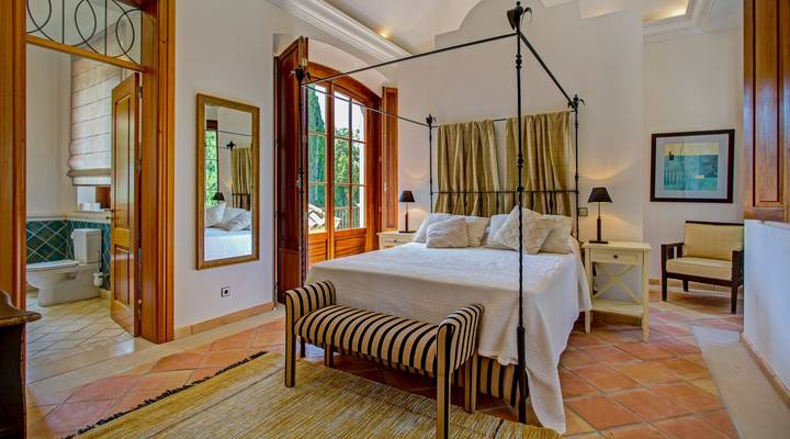 ELEGANT CLASSIC VILLA Thumbnail