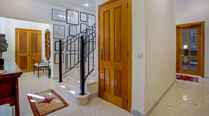 ATTRACTIVE VILLA WITH CAPTIVATING GOLF VIEW Thumbnail