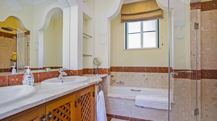 ATTRACTIVE VILLA WITH CAPTIVATING GOLF VIEW Thumbnail