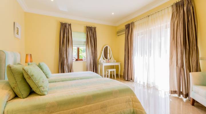 Classic and Discerning Villa in Pinheiros Altos Thumbnail