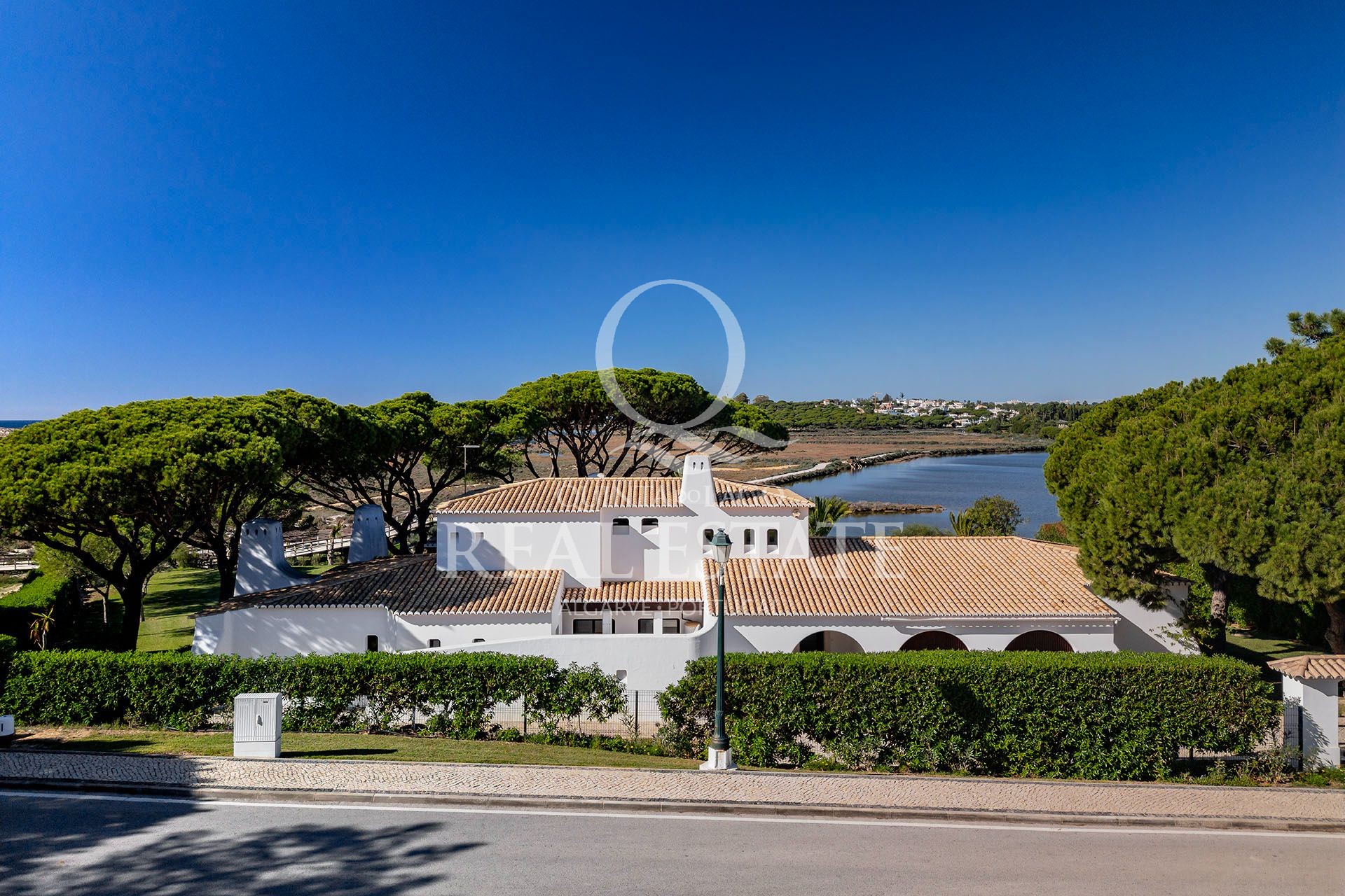 Idyllic Lake Front Home Quinta do Lago