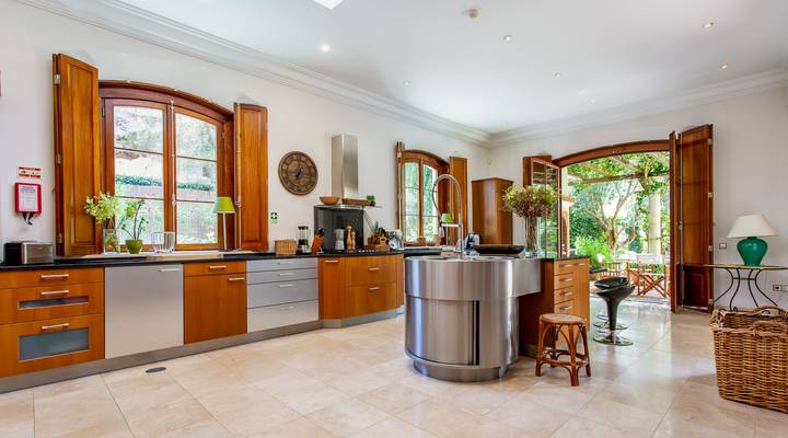 ELEGANT CLASSIC VILLA Thumbnail