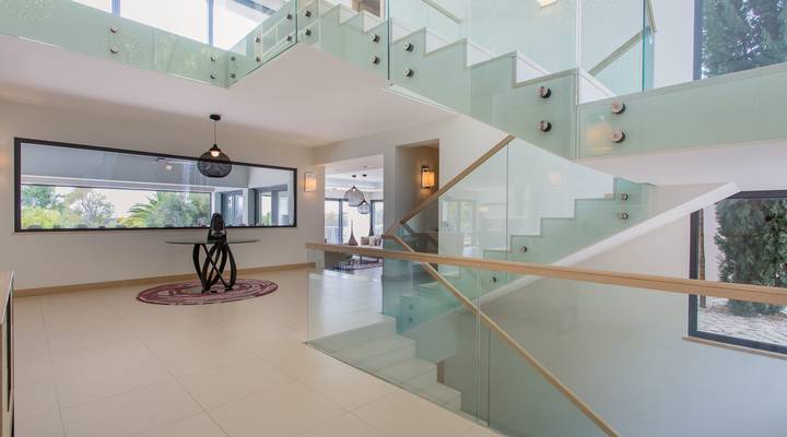Modern and Glamorous Retreat Thumbnail