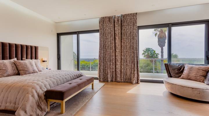 Modern and Glamorous Retreat Thumbnail
