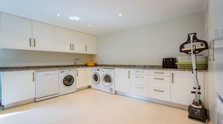 Modern and Glamorous Retreat Thumbnail