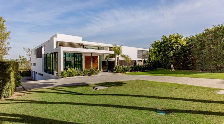 LUXURY MODERN HOME Thumbnail