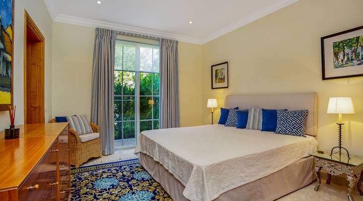 ATTRACTIVE VILLA WITH CAPTIVATING GOLF VIEW Thumbnail