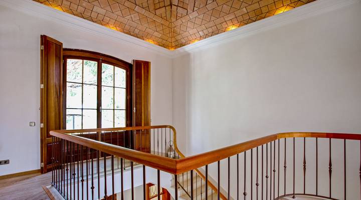 ELEGANT CLASSIC VILLA Thumbnail