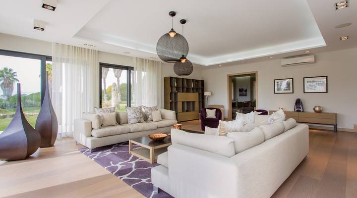 Modern and Glamorous Retreat Thumbnail
