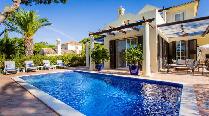 ATTRACTIVE VILLA WITH CAPTIVATING GOLF VIEW Thumbnail