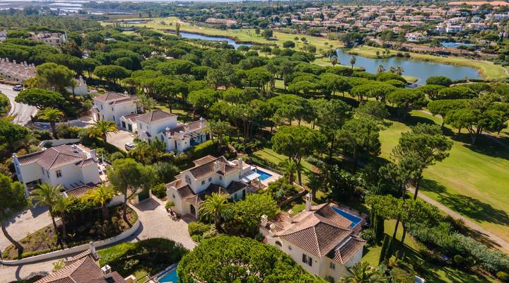 ATTRACTIVE VILLA WITH CAPTIVATING GOLF VIEW Thumbnail