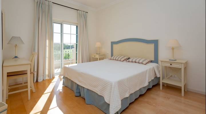 Townhouse with superb golf views Thumbnail