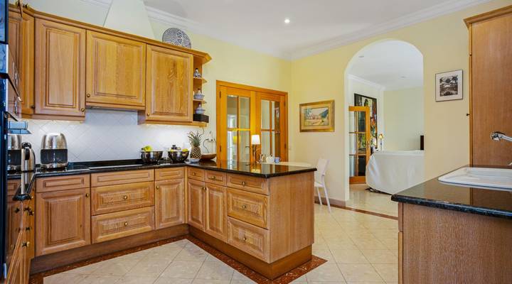 ATTRACTIVE VILLA WITH CAPTIVATING GOLF VIEW Thumbnail