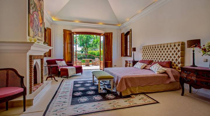 ELEGANT CLASSIC VILLA Thumbnail
