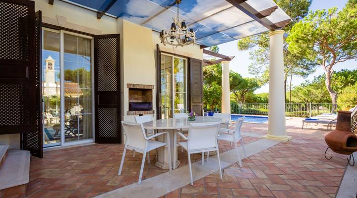 ATTRACTIVE VILLA WITH CAPTIVATING GOLF VIEW Thumbnail