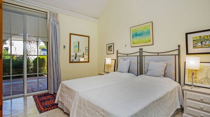 ATTRACTIVE VILLA WITH CAPTIVATING GOLF VIEW Thumbnail