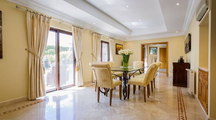 Classic and Discerning Villa in Pinheiros Altos Thumbnail