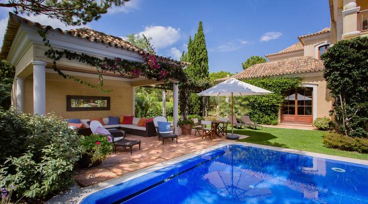 ELEGANT CLASSIC VILLA Thumbnail